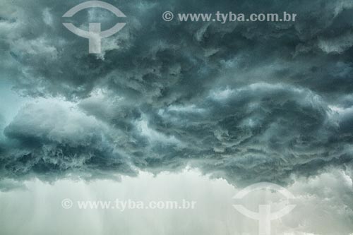  Céu com nuvens de tempestade  - Florianópolis - Santa Catarina (SC) - Brasil