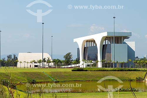  Auditório JK - à esquerda - com o Palácio Tiradentes - sede do Governo do Estado - na Cidade Administrativa Presidente Tancredo Neves (2010)  - Belo Horizonte - Minas Gerais (MG) - Brasil