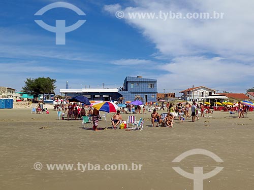  Banhistas na praia da cidade de Cidreira  - Cidreira - Rio Grande do Sul (RS) - Brasil