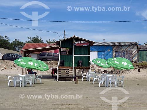  Quiosque na orla da praia da cidade de Cidreira  - Cidreira - Rio Grande do Sul (RS) - Brasil