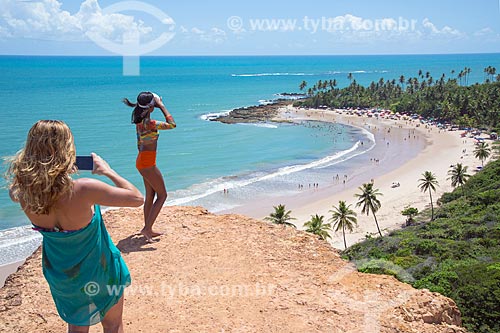  Mulheres no Mirante da Praia de Coqueirinhos  - Conde - Paraíba (PB) - Brasil