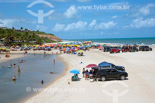  Carros estacionados na foz do Rio Macatu e Praia Bela  - Pitimbu - Paraíba (PB) - Brasil