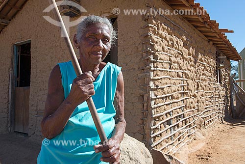  Detalhe de idosa na Aldeia Travessão de Ouro - Tribo Pipipãs  - Floresta - Pernambuco (PE) - Brasil