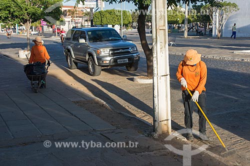  Garis limpando o centro da cidade de Monteiro  - Monteiro - Paraíba (PB) - Brasil