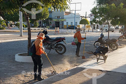  Garis limpando o centro da cidade de Monteiro  - Monteiro - Paraíba (PB) - Brasil