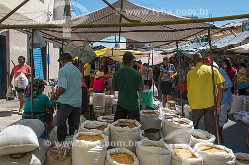  Farinha à venda na feira livre da cidade de Cabrobó  - Cabrobó - Pernambuco (PE) - Brasil