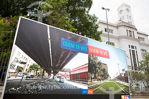  Publicidade na Praça Mauá mostrando a diferença entre o antes e depois das obras do Porto Maravilha  - Rio de Janeiro - Rio de Janeiro (RJ) - Brasil