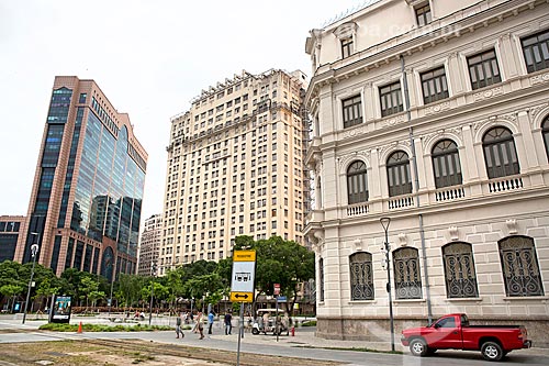  Vista da Praça Mauá com o Centro Empresarial RB1 e o Edifício Joseph Gire (1929) - também conhecido como Edifício A Noite  - Rio de Janeiro - Rio de Janeiro (RJ) - Brasil