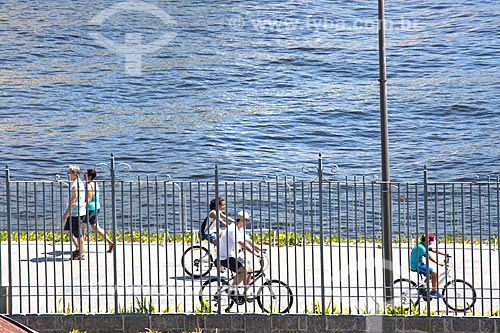  Pedestres e ciclistas na Orla Prefeito Luiz Paulo Conde  - Rio de Janeiro - Rio de Janeiro (RJ) - Brasil