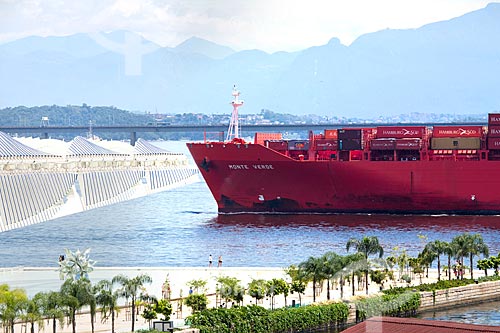  Navio cargueiro na Baía de Guanabara próximo ao Museu do Amanhã  - Rio de Janeiro - Rio de Janeiro (RJ) - Brasil