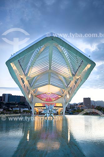  Vista do Museu do Amanhã durante o pôr do sol  - Rio de Janeiro - Rio de Janeiro (RJ) - Brasil