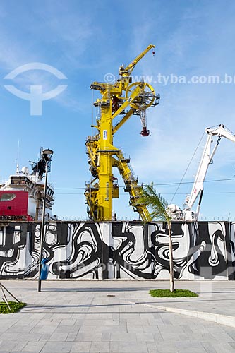  Grafite e detalhe de guindastes do Porto do Rio de Janeiro  - Rio de Janeiro - Rio de Janeiro (RJ) - Brasil