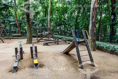  Brinquedos de parque feito com troncos de madeira no Parque Tenente Siqueira Campos - também conhecido como Parque Trianon  - São Paulo - São Paulo (SP) - Brasil