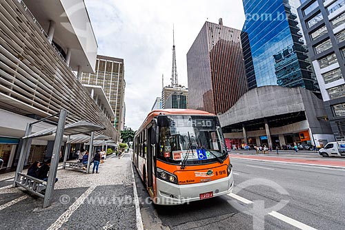  Ponto de ônibus na Avenida Paulista  - São Paulo - São Paulo (SP) - Brasil
