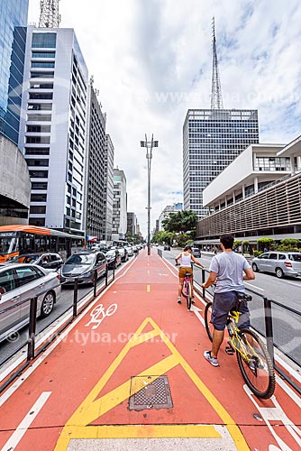  Ciclistas na ciclovia da Avenida Paulista  - São Paulo - São Paulo (SP) - Brasil