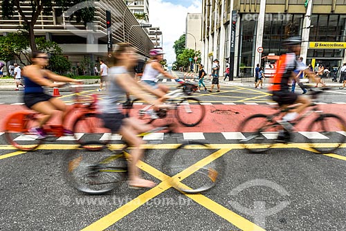  Ciclistas na Avenida Paulista - fechada ao trânsito para uso como área de lazer  - São Paulo - São Paulo (SP) - Brasil