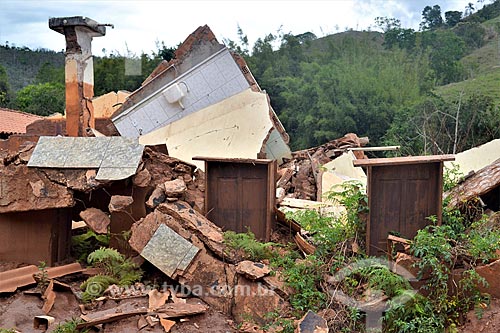  Ruína de casa 1 ano após o rompimento de barragem de rejeitos de mineração da empresa Samarco em Mariana (MG)  - Mariana - Minas Gerais (MG) - Brasil