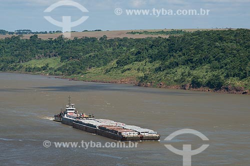  Balsa fazendo transporte de carga no Rio Paraná  - Foz do Iguaçu - Paraná (PR) - Brasil