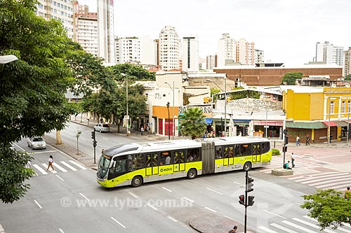  Ônibus articulado no Corredor MOVE Área Central - Sistema de Transporte Rápido por Ônibus da cidade de Belo Horizonte - na esquina da Avenida Amazonas com a Avenida Paraná  - Belo Horizonte - Minas Gerais (MG) - Brasil