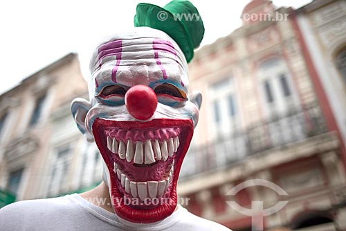  Detalhe de folião mascarado na Rua do Lavradio durante o carnaval  - Rio de Janeiro - Rio de Janeiro (RJ) - Brasil