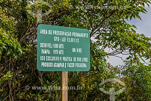  Placa indicando altura da rampa do Pico da Caledônia no Parque Estadual dos Três Picos  - Nova Friburgo - Rio de Janeiro (RJ) - Brasil