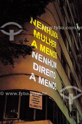  Projeção em fachada de prédio na Rua da Assembleia que diz: Nenhuma mulher a menos, nenhum direito a menos - durante manifestação ao Dia Internacional da Mulher  - Rio de Janeiro - Rio de Janeiro (RJ) - Brasil