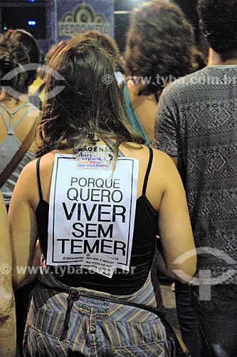  Cartaz que diz: Porque quero viver sem Temer - durante manifestação ao Dia Internacional da Mulher  - Rio de Janeiro - Rio de Janeiro (RJ) - Brasil