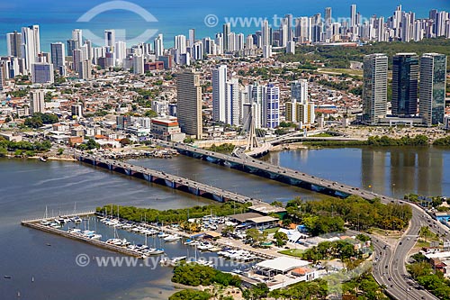  Foto aérea do Cabanga Iate Clube de Pernambuco com a Ponte Governador Paulo Guerra e a Ponte Governador Agamenon Magalhães  - Recife - Pernambuco (PE) - Brasil