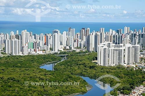  Foto aérea da Parque dos Manguezais com os prédios do bairro de Boa Vista ao fundo  - Recife - Pernambuco (PE) - Brasil