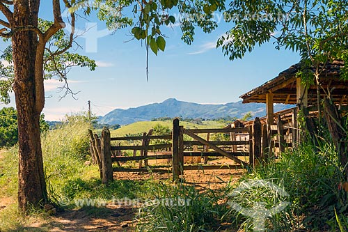  Porteira de fazenda na zona rural da cidade de guarani  - Guarani - Minas Gerais (MG) - Brasil
