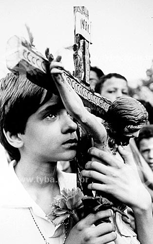  Detalhe de menino durante a procissão em celebração à São Sebastião na Praça Luís de Camões  - Rio de Janeiro - Rio de Janeiro (RJ) - Brasil