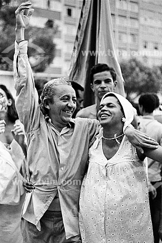  Fotógrafos José Medeiros e Walter Firmo durante o desfile do bloco de carnaval de rua Banda de Ipanema  - Rio de Janeiro - Rio de Janeiro (RJ) - Brasil