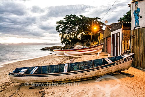  Rancho de pescadores na Praia da Tapera ao anoitecer  - Florianópolis - Santa Catarina (SC) - Brasil