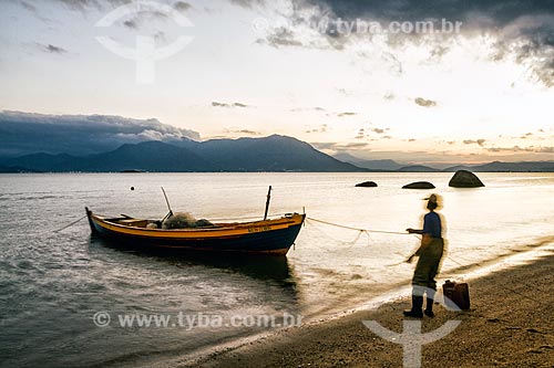  Pescador na Praia da Tapera  - Florianópolis - Santa Catarina (SC) - Brasil