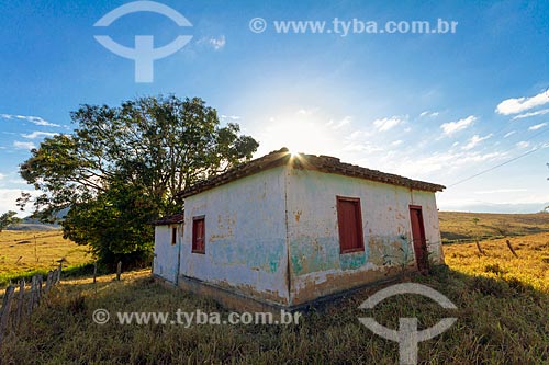  Casa abandona na zona rural da cidade de Guarani  - Guarani - Minas Gerais (MG) - Brasil