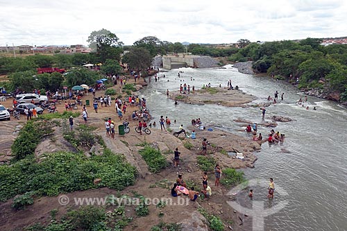  Pessoas tomando banho no Rio Paraíba após receber água do Projeto de Integração do Rio São Francisco  - Monteiro - Paraíba (PB) - Brasil