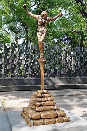  Escultura Cristo de San Juan de Lá Cruz (Cristo de São Juan de La Cruz) 1974 - em exposição a céu aberto no Museo Nacional de Antropología (Museu Nacional de Antropologia do México)  - Cidade do México - Distrito Federal - México