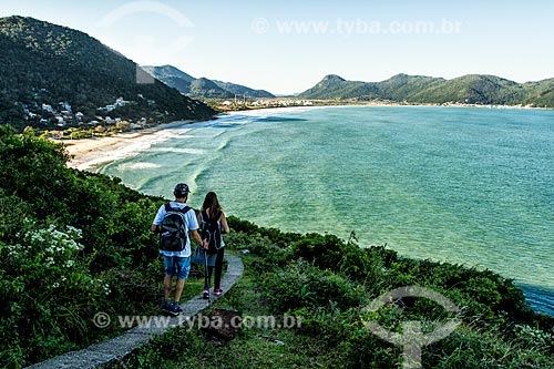 Vista da Praia da Solidão e da Praia dos Açores a partir da trilha para a Praia do Saquinho na Parque Estadual da Serra do Tabuleiro  - Florianópolis - Santa Catarina (SC) - Brasil