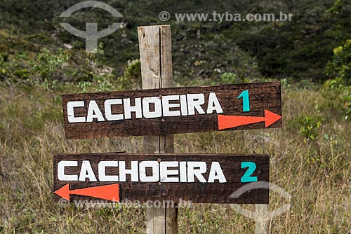  Detalhe de placa em trilha próximo à Cachoeira Serra Morena na Serra do Cipó  - Santana do Riacho - Minas Gerais (MG) - Brasil