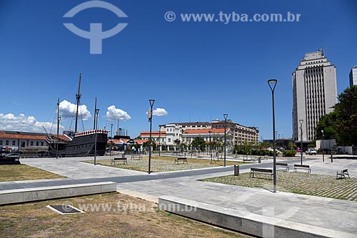  Vista da Praça dos Museus na Orla Prefeito Luiz Paulo Conde (2016) com a Nau dos Descobrimento e o Espaço Cultural da Marinha ao fundo  - Rio de Janeiro - Rio de Janeiro (RJ) - Brasil