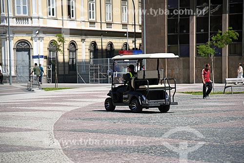  Policiamento com carrinho elétrico na Praça XV de Novembro  - Rio de Janeiro - Rio de Janeiro (RJ) - Brasil