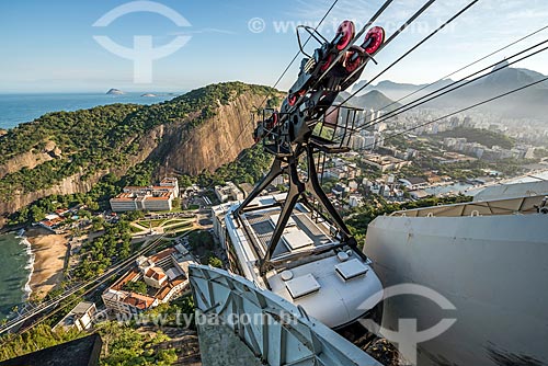  Bondinho fazendo a travessia entre o Morro da Urca e o Pão de Açúcar  - Rio de Janeiro - Rio de Janeiro (RJ) - Brasil