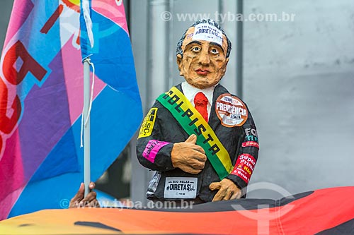 Detalhe de boneco de Michel Temer durante manifestação contra o governo de Michel Temer na orla da Praia de Copacabana  - Rio de Janeiro - Rio de Janeiro (RJ) - Brasil