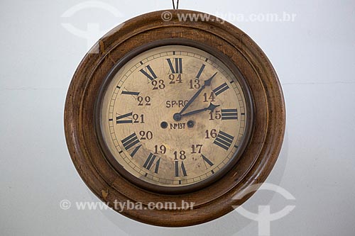  Relógio antigo em exibição no Estação Museu da Memória - antiga Estação Ferroviária de Joinville  - Joinville - Santa Catarina (SC) - Brasil