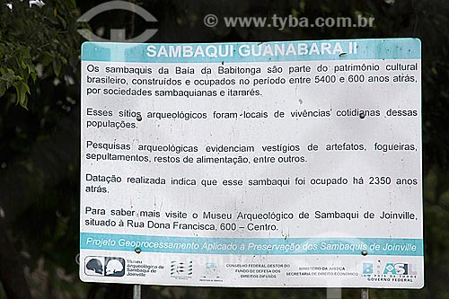  Detalhe de placa informativa no Sambaqui Guanabara II próximo à Baía da Babitonga  - Joinville - Santa Catarina (SC) - Brasil
