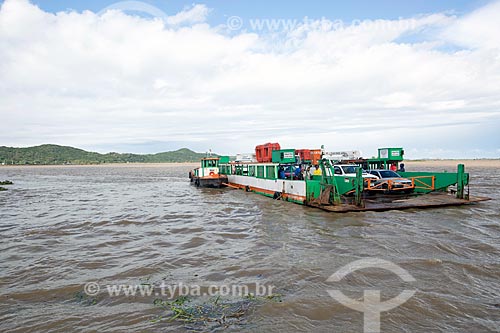  Travessia de balsa na Lagoa de Imaruí entre as cidades de Laguna e Jaguaruna  - Laguna - Santa Catarina (SC) - Brasil