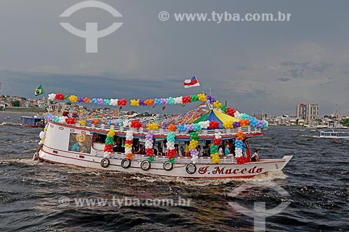  Barco decorado durante a procissão fluvial em celebração à São Pedro no Rio Negro  - Manaus - Amazonas (AM) - Brasil