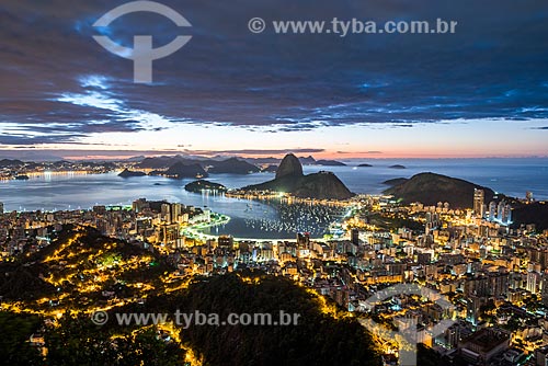  Vista da Enseada de Botafogo com o Pão de Açúcar durante o amanhecer a partir do Mirante Dona Marta  - Rio de Janeiro - Rio de Janeiro (RJ) - Brasil