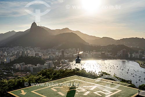  Heliponto no Morro da Urca com o Cristo Redentor ao fundo  - Rio de Janeiro - Rio de Janeiro (RJ) - Brasil