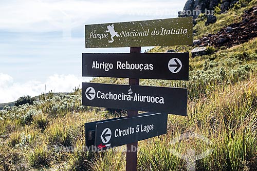  Placa informativa na trilha da Travessia Rancho Caído no Parque Nacional de Itatiaia  - Itatiaia - Rio de Janeiro (RJ) - Brasil